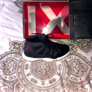 AIR JORDAN 11 RETRO Excellent Condition box kept.
